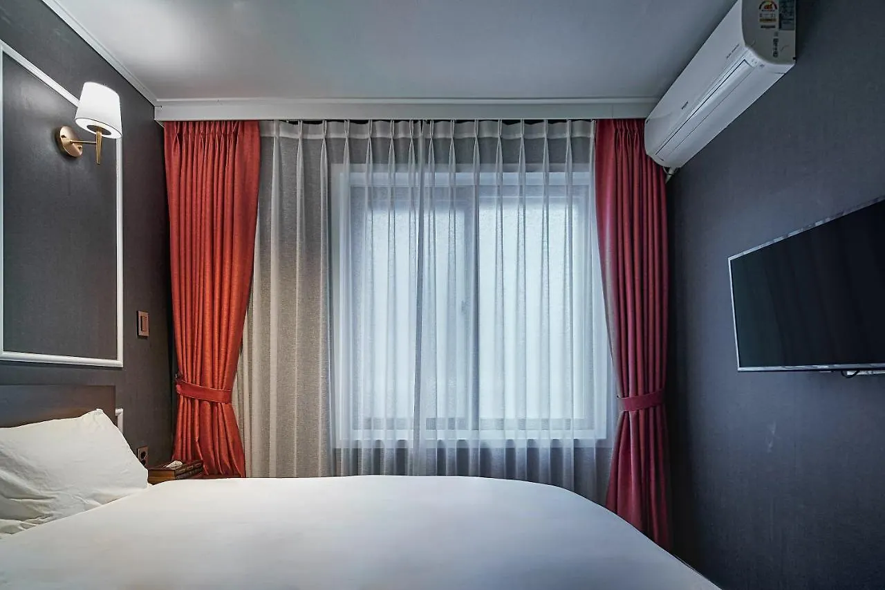 Butlerlee Yeonnam - Female Only Apartment Seoul