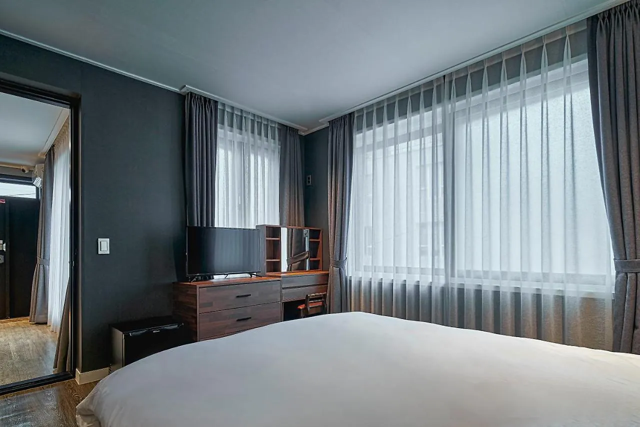 Butlerlee Yeonnam - Female Only Apartment Seoul